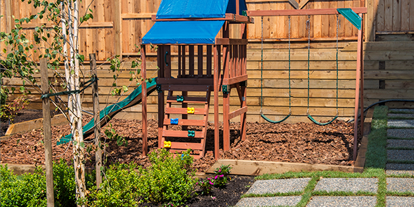 05_600x300_PlaygroundMulch
